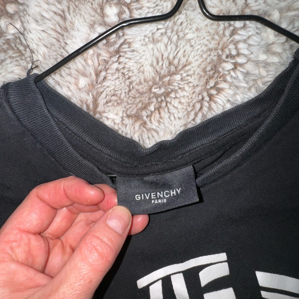 Givenchy tshirt - Picture 2 of 2